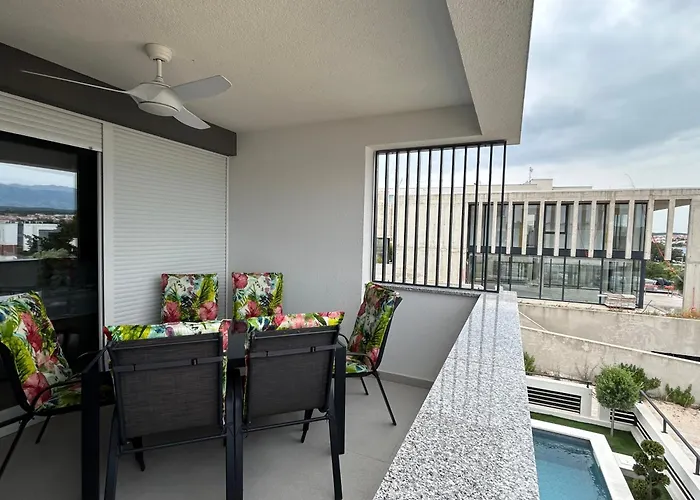 Luxury Apartment Golden Mint