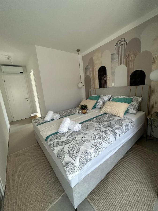 Apartment Luxury Golden Mint *