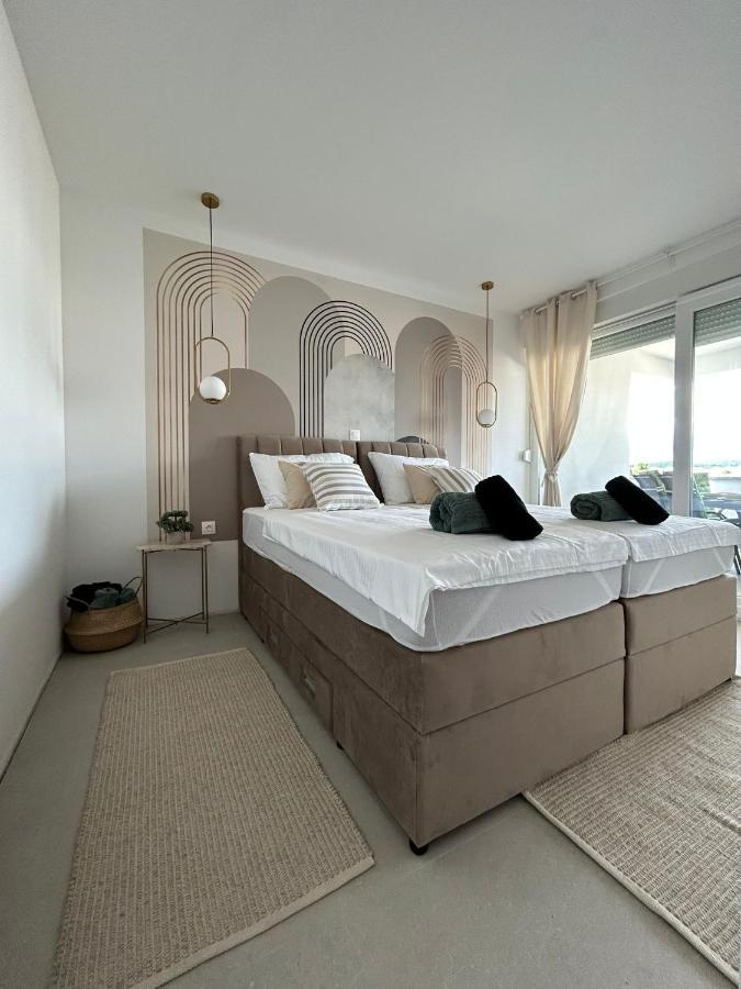 Apartment Luxury Golden Mint