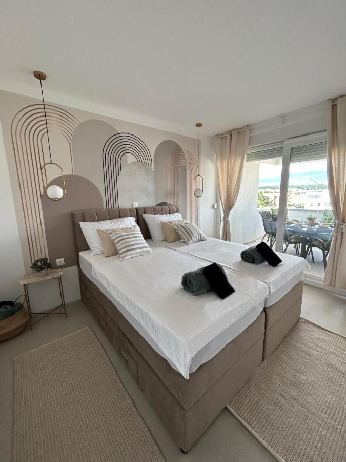 Luxury Golden Mint Apartment *