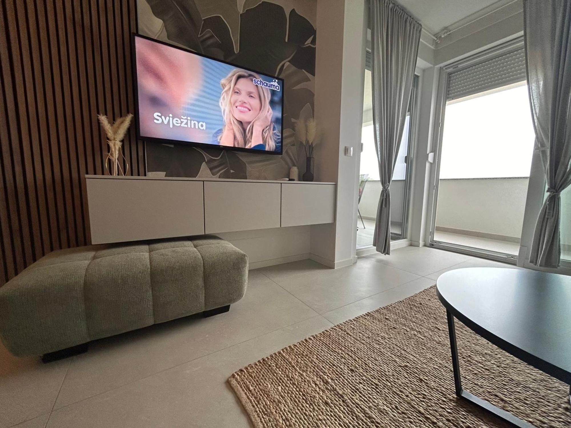 Luxury Golden Mint Apartment *